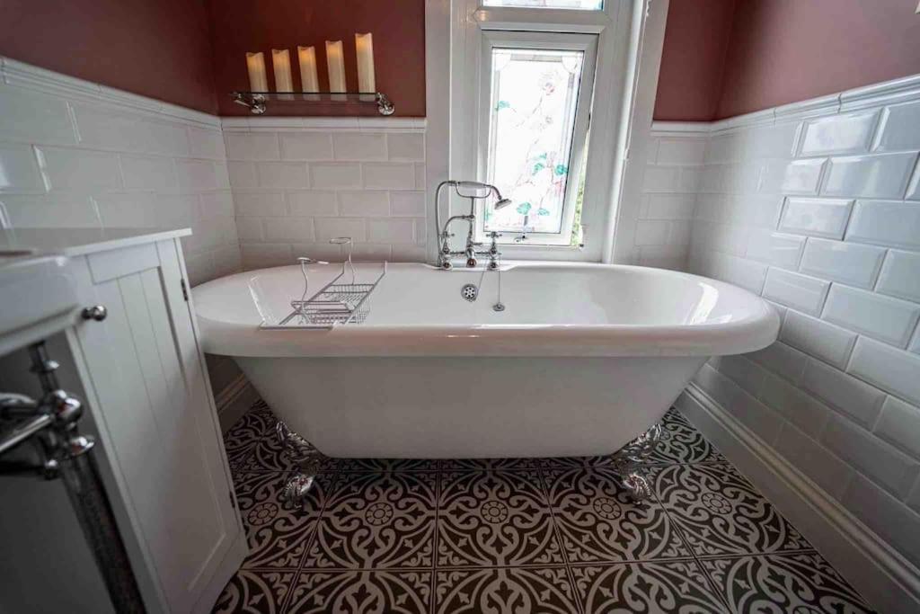 The Merry Gull, - Stunning, Quirky, Luxury